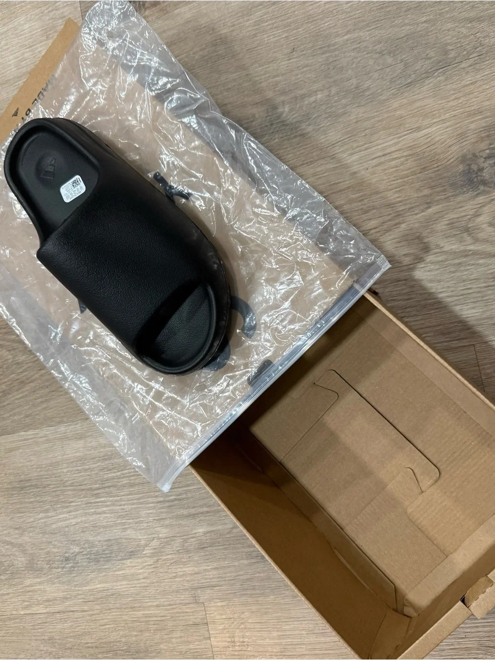 Black slides size 10